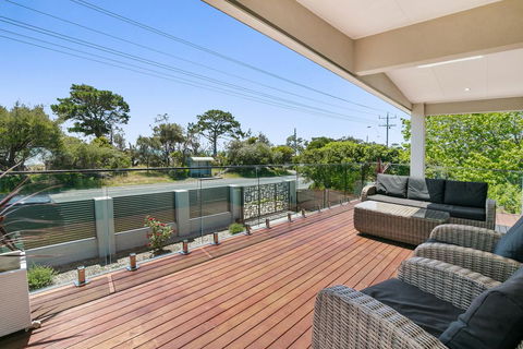 Top Class Beach Front Tootgarook - e-Seniors 1