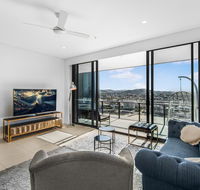 Top Floor 3 Bed Apartment with Million Dollar Views - e-Seniors