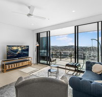 Top Floor 3 Bed Apartment with Million Dollar Views - e-Seniors