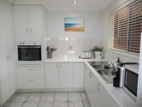 Torquay Beach Holiday House - e-Seniors 0