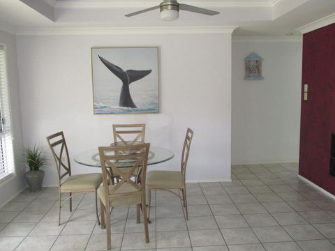 Torquay Beach Holiday House - e-Seniors 1