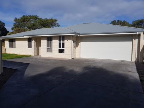 Towncrackers Guest House - e-Seniors 0
