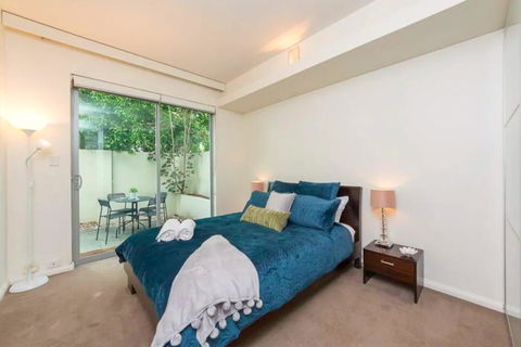 TRANQUIL EXEC CITY FREE WIFI NETFLIX WINE PARKING - e-Seniors 1