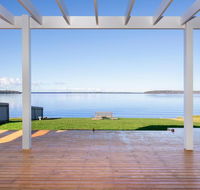 Tranquility Absolute Waterfront - Pet Friendly - 10 Mins to Hyams Beach - e-Seniors