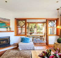 Treetops - elegant inviting designer cedar home - e-Seniors