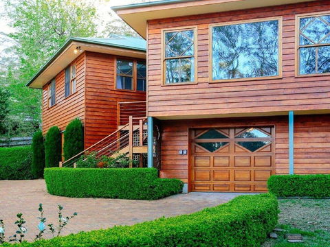 Treetops - Elegant, Inviting, Designer, Cedar Home - e-Seniors 2