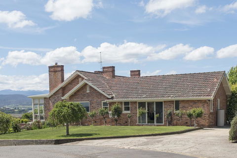 Trevallyn House B & B - e-Seniors 1