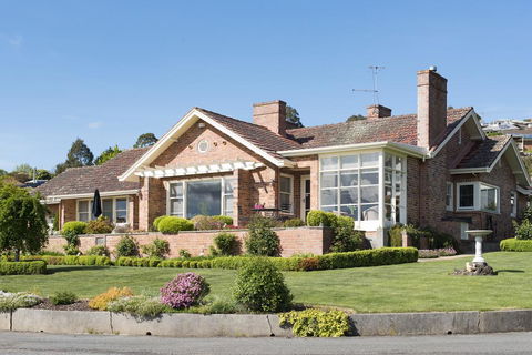 Trevallyn House B & B - e-Seniors 0