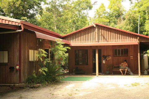 Tropical Bliss Bed And Breakfast - e-Seniors 0
