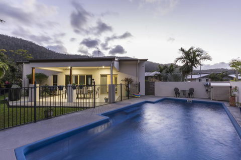 Tropical Private Holiday House With Pool - e-Seniors 1