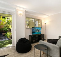 Tropical Townhouse With Two Courtyards and Pool - e-Seniors