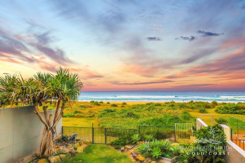 True Beachfront Beach House - e-Seniors 0