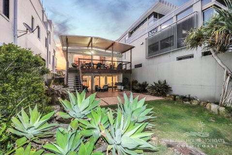 True Beachfront Beach House - e-Seniors 1