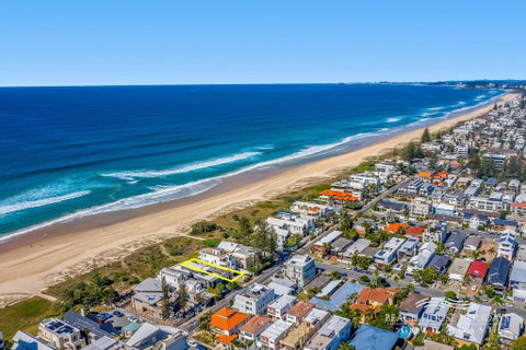 True Beachfront Beach House - e-Seniors 2
