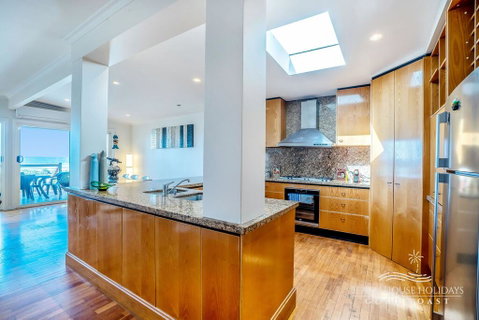 True Beachfront Beach House - e-Seniors 3