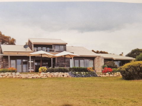 Tu Emuz Stone Beachfront Villa, Emu Bay, Kangaroo Is - e-Seniors 2