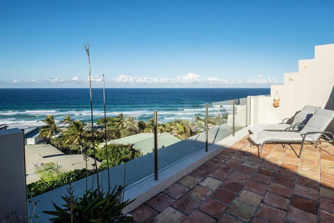 Tuscan Inspired Townhouse Minutes From The Beach - e-Seniors 0