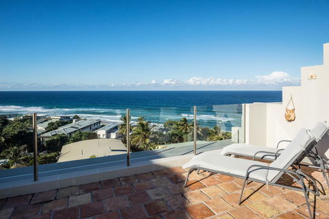 Tuscan Inspired Townhouse Minutes From The Beach - e-Seniors 1