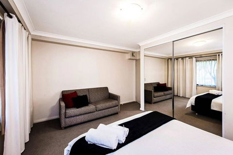 Two Bedroom Apt Next To Perth CBD With Parking. - e-Seniors 3