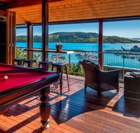 Uisce Luxury Holiday House With Jacuzzi Pool Table Cinema Premium Foxtel And Two Buggies - e-Seniors