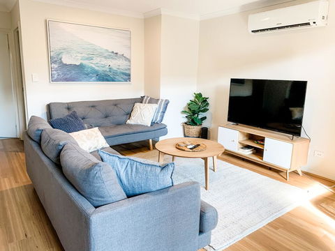 Ultimate Oasis Condo. Wifi + Netflix + Parking - e-Seniors 0