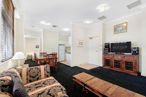 ULTIQA Rothbury Hotel - e-Seniors 3