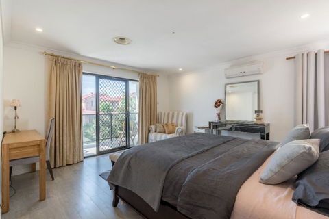 ULTRA SPACIOUS STYLISH HOME IN PRESTONS - SYDNEY - e-Seniors 2