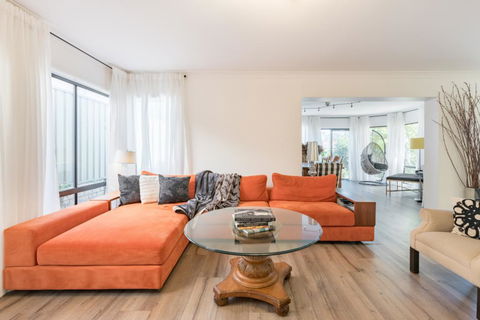 ULTRA SPACIOUS STYLISH HOME IN PRESTONS - SYDNEY - e-Seniors 0