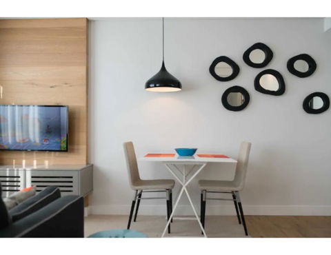 Ultrachic Executive Beach Apartment - e-Seniors 1