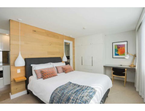 Ultrachic Executive Beach Apartment - e-Seniors 3