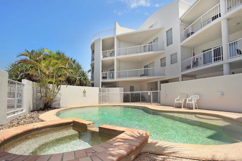 Unit 1 Marcoola Sunrise - Marcoola Beach - e-Seniors 1