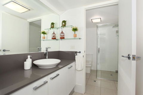 Unit 2 Point Break Apartments, 1-3 Point Arkwright, Linen Incl - e-Seniors 3