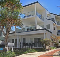 Unit 2 Beach Gallery 9 Andrew Street Point Arkwright 500 BOND LINEN SUPPLIED - e-Seniors