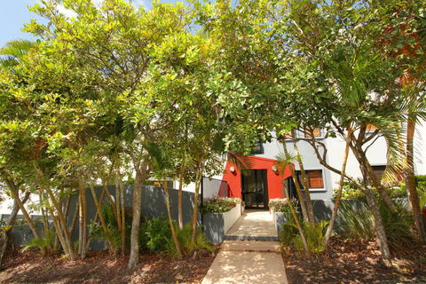 Unit 4, Beaumont Sur Mer, 13 - 15 Pacific Terrace Coolum Beach, 400 BOND, LINEN SUPPLIED - e-Seniors 3