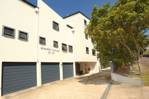 Unit 4, Beaumont Sur Mer, 13 - 15 Pacific Terrace Coolum Beach, 400 BOND, LINEN SUPPLIED - e-Seniors 2