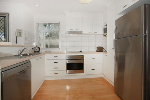 Unit 4, Marcoola Sands, 47 Petrie Avenue Marcoola, 300 BOND, LINEN SUPPLIED - e-Seniors 2