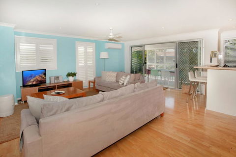 Unit 4, Marcoola Sands, 47 Petrie Avenue Marcoola, 300 BOND, LINEN SUPPLIED - e-Seniors 1