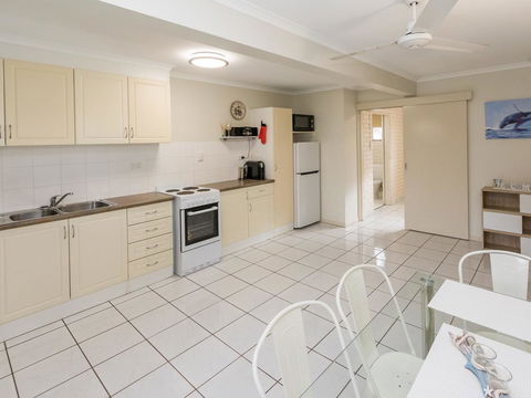 Upstairs And Downstairs - 81 Denman Camp Rd - e-Seniors 3