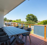 Upstairs Cottage On Beachurst - e-Seniors