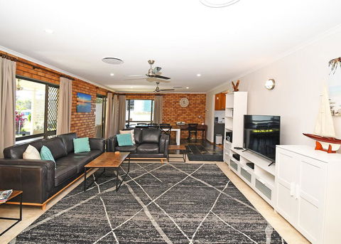 Urangan Harbour Bungalow - e-Seniors 3