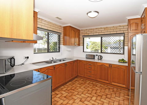Urangan Harbour Bungalow - e-Seniors 2