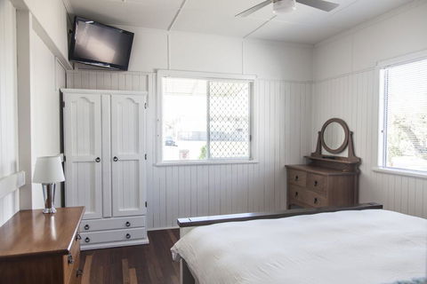 Urangan Harbour Cottage - e-Seniors 2
