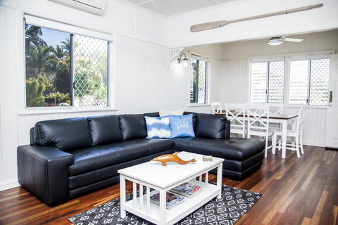 Urangan Harbour Cottage - e-Seniors 0