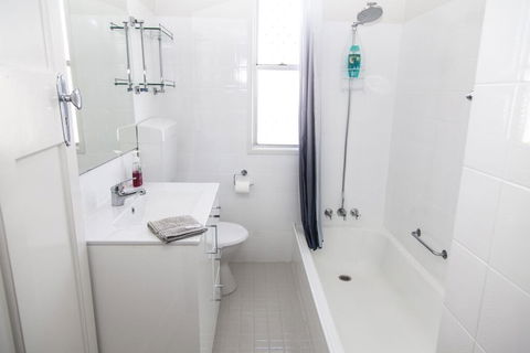 Urangan Harbour Cottage - e-Seniors 3