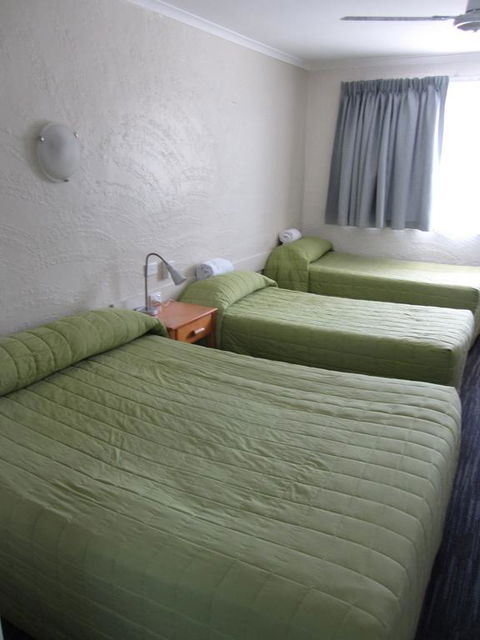 Urangan Motor Inn - e-Seniors 3