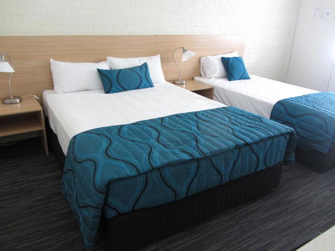Urangan Motor Inn - e-Seniors 1