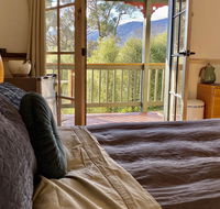 Valley Abode Large Studio Suite -private ensuite - e-Seniors