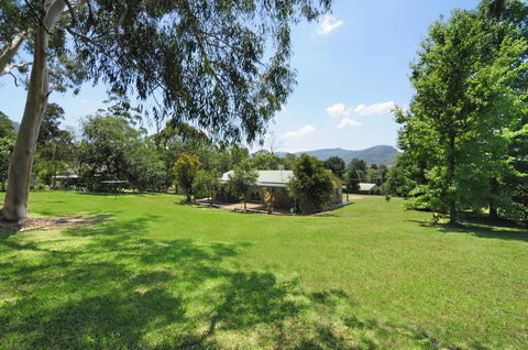 Valley Haven - 3 Bedrooms Close To The Village! - e-Seniors 0
