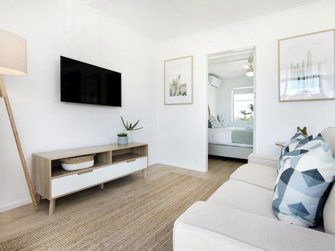 Ventura Beach Motel - 1 Bedroom - e-Seniors 0