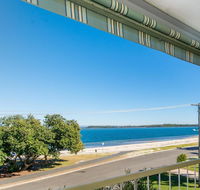 VIEWS VIEWS VIEWS Front Top Floor Waterfront Unit - Chnook Apartments South Esp Bongaree - e-Seniors